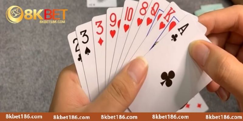 Quy trình chia bài và các luật cơ bản